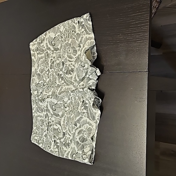 OLD NAVY Pixie Fit Short - Picture 6 of 6